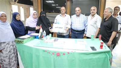 وكيل تعليم الوادي الجديد يكرم مجموعة من منسوبي ديوان عام المديرية