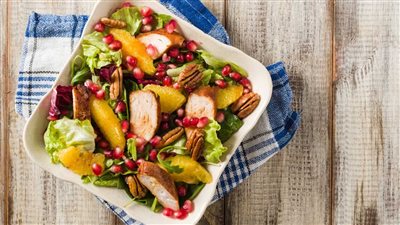 غنية بالفيتامينات| حضري سلطة الدجاج بالخس والبرتقال الصحية