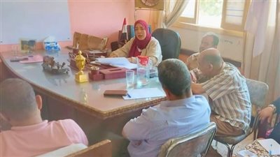 مدير تعليم دشنا تعقد اجتماع موسعاً استعدادا لبدء العام الدراسى الجديد