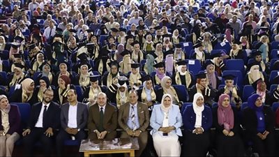 نائب رئيس جامعة الأزهر يشيد بخربجات الدفعة 30 بكلية التربية بنات بالقاهرة