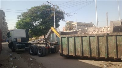  حى شرق أسيوط يشن حملة نظافة لرفع مخلفات مساكن نزله عبداللاه 