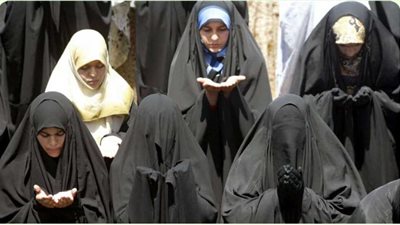 وزير التعليم الفرنسي يعلن عدم ارتداء العباءة في المدارس