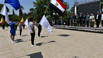 رئيس جامعة القناة يستقبل شعلة أسبوع شباب الجامعات الـ13