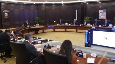 مدبولى يتابع موقف الإفراج عن السلع والبضائع من الموانئ