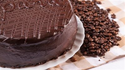 حضري موكا كيك بالشوكولاتة لضيافة المناسبات 