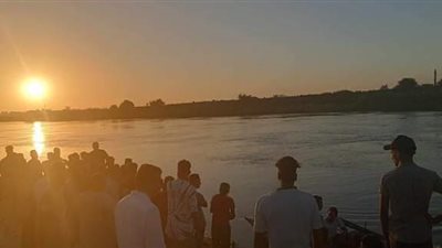 جهود مكثفه لانتشال جثمان طفل لقي مصرعه غرقا بنهر النيل ببنها 
