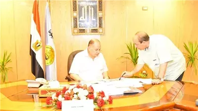 محافظ أسيوط يلتقي مدير إدارة أملاك الدولة لمناقشة منظومة تقنين أراضي الدولة