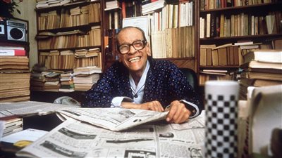  الأديب يوسف القعيد يكشف رد فعل نجيب محفوظ لحظة فوزه بجائزة نوبل