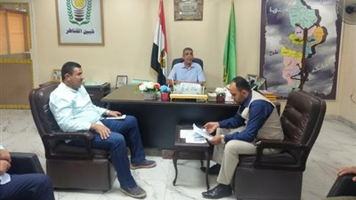 رئيس شبين القناطر يتابع تنفيذ مشروعات 