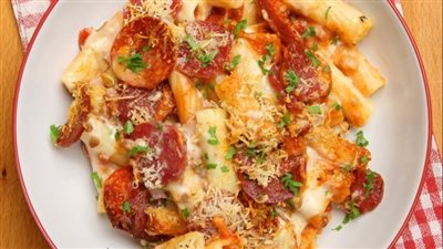 أسهل طريقة لتحضير صينية المكرونة بالسجق