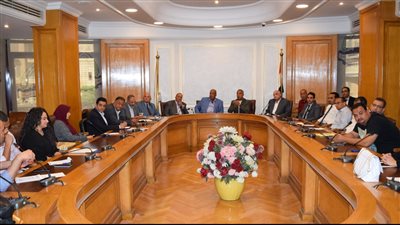 رئيس غرفة القاهرة يبدأ أولى اجتماعاته بالموظفين لبحث سبل التطوير العمل