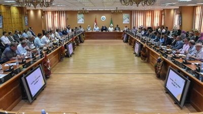  الشرقية تستعرض موقف تقنين أراضي الدولة والتصالح في مخالفات البناء 