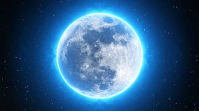 القمر الأزرق العملاق يضيء السماء الليلة.. راقبوه