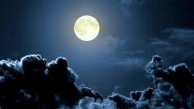 بدر صفر يزين سماء مصر اليوم.. القمر الأزرق العملاق ظاهرة فلكية نادرة