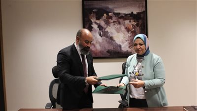 الكهرباء توقع عقد مشروع إحلال جزء من الخط الهوائى طناش- إمبابة 