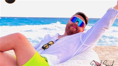 إياد سعيد يخطف الأنظار بأحدث جلسه تصوير من الساحل الشمالي