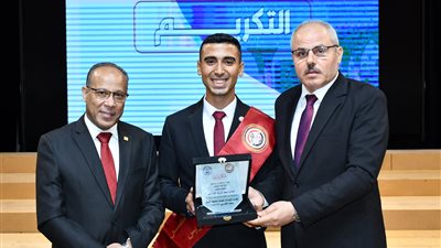 رئيس جامعة قناة السويس يُشارك في الحفل الختامي للأنشطة الطلابية 