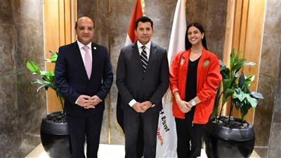 وزير الرياضة يستقبل حبيبة مرزوق لاعبة الجمباز الايقاعي
