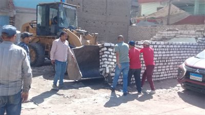 حملة لازالة فورية وهدم سورغير قانوني ورفع الأنقاض في الوليدية بأسيوط