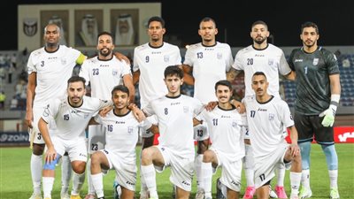 شاهد لاعبو الجهراء الكويتي يرفعون لافتة دعم للدوري السعودي