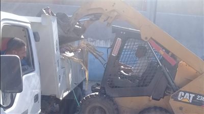 حملة لرفع القمامة والمخلفات في شوارع مدينة ديروط بأسيوط