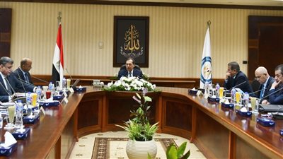 وزير البترول يعقد اجتماعين لمتابعة زيادة إنتاج مصفاة ميدور و شركة أموك