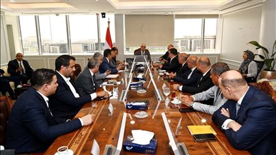 وزير الإسكان يستمع إلى شرح تفصيلي عن موقف مشروع تطوير التجلي الأعظم