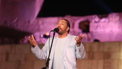 علي الحجار يروي ملامح رحلته الفنية بمهرجان القلعة.. صور