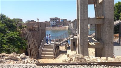 المتابعة المستمرة للاعمال النهائية لكوبرى مشاة بنى يحى على الترعة الابراهيمية 