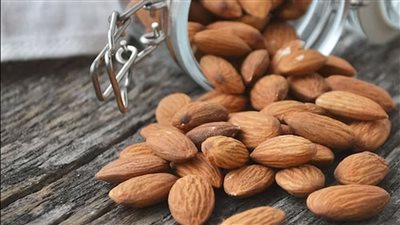 الآثار الصحية الضارة الناجمة عن تناول اللوز.. مشاكل في الجهاز الهضمي أبرزها