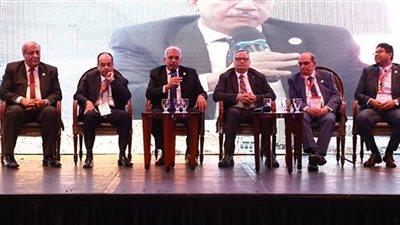 نائب رئيس جامعة الأزهر يشيد بالتعاون بين كلية الطب ومعاهد الأورام 