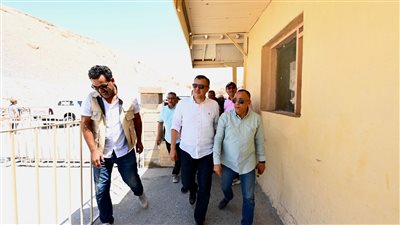  وزير السياحة والآثار يتفقد مواقع أثرية بالأقصر للوقوف على آخر استعدادات الموسم الشتوي 
