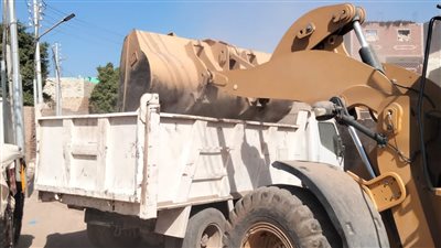 رفع 80 طن مخلفات في حملة لرفع المخلفات وأعمال النظافة بمركز أبنوب