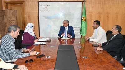 محافظ الفيوم يتابع آليات إعادة التوازن البيئي لبحيرة قارون 