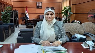 وكيلة التعليم بالقليوبية تضرب القانون عرض الحائط
