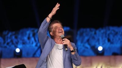 وليد توفيق يستعيد ذكريات أعماله الجماهيرية لأول مرة في مهرجان القلعة.. صور