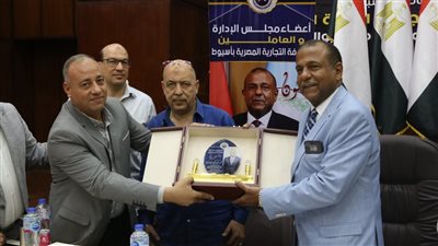 تكريم عمرو أبو العيون لفوزه بمنصب النائب الثاني لاتحاد العام للغرف التجارية بأسيوط