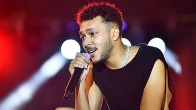 ويجز يشعل مهرجان العلمين الجديدة بأغاني نارية| أثار جدلا بإطلالته المختلفة