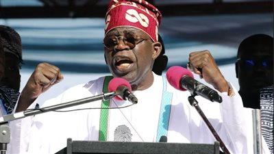 لماذا استدعى رئيس نيجيريا سفراءه في الخارج؟