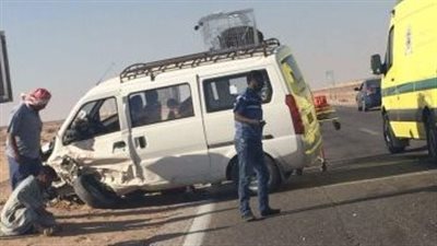 إصابة 7 أشخاص في تصادم بين ميكروباصين على طريق أسيوط الوادي الجديد
