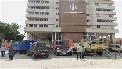 داخل سلة المهملات.. حبس سيدة وعشيقها 3 سنوات بأسيوط