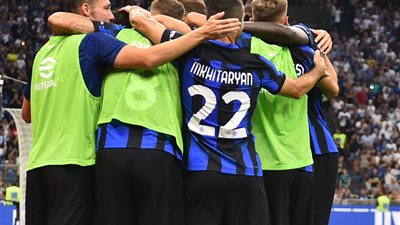 إنتر ميلان  يضرب فيورنتينا برباعية ويتصدر ترتيب الدوري الإيطالي