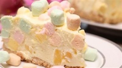 اصنعي كيكة المارشميلو اللذيذة لضيافة المناسبات 