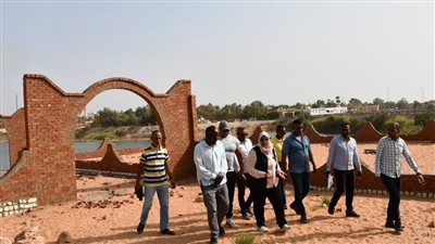 نائب محافظ أسوان تتفقد الأعمال الجارية بمشروع الممشى السياحي بمدينة أبوسمبل