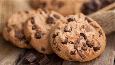 طريقة عمل كوكيز بالشوكولاتة وزبدة الفول السوداني| صحي ولذيذ