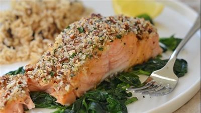 يقوي المناعة.. طريقة عمل سمك السلمون بالسبانخ