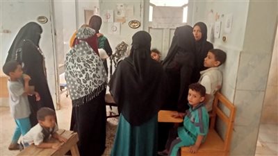 حملة توعية بوسائل تنظيم الأسرة وكشوف طبية وأدوية مجانًا بقرية كوم انجاشا