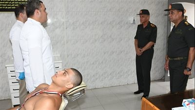 وزير الدفاع يتفقد اختبارات القبول للأكاديمية العسكرية المصرية بالكلية الحربية