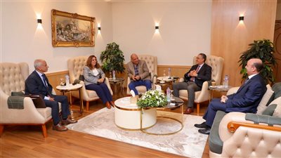 وزير قطاع الأعمال العام يتفقد مدينة دمياط للأثاث