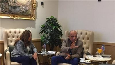 وزير قطاع الأعمال يبدأ جولة بمدينة دمياط للأثاث